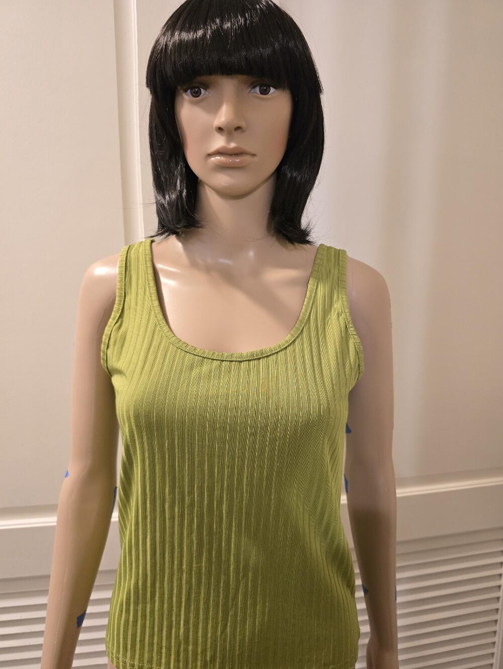 Lime Ribbed Scoop-Neck Tank💚 - Picture 2 of 4